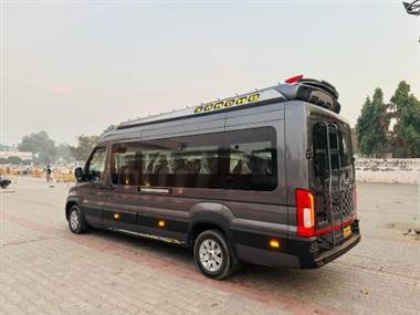 Urbania 17 Seater